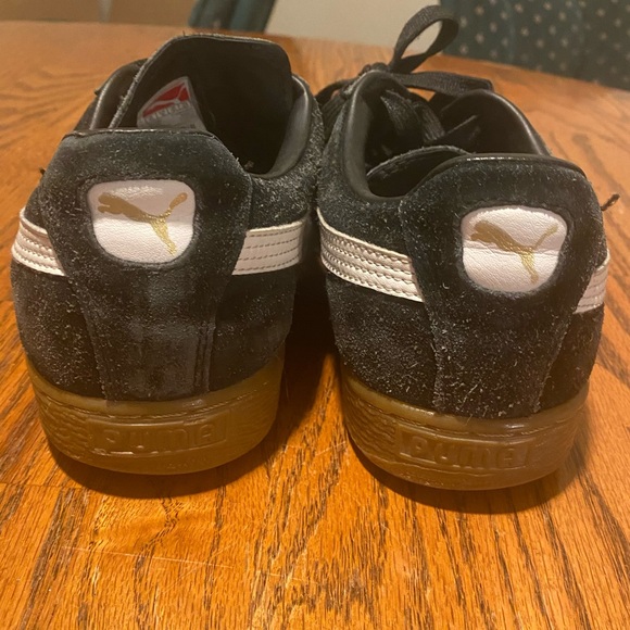 Men’s 10.5 puma suede sneakers - Picture 2 of 4